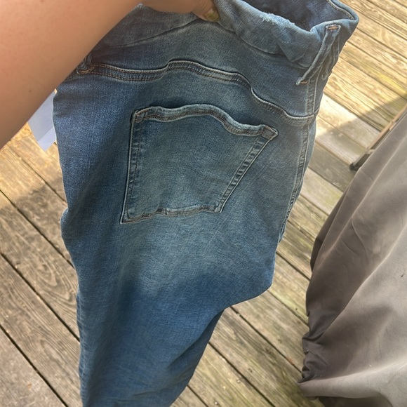 Good American jeans always fit - Picture 2 of 4